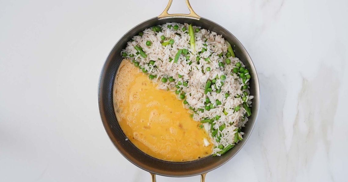 Rice and eggs in the pan