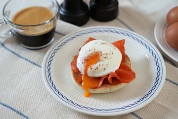 Microwave poached eggs