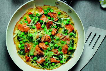 Spinach omelette with salmon